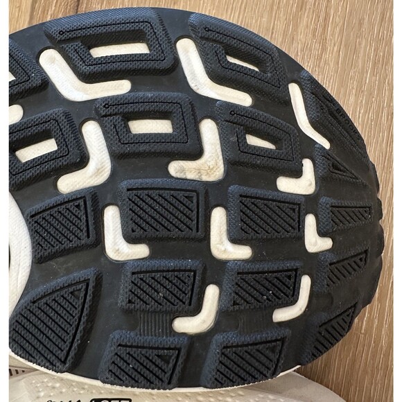 Women’s Brooks Adrenaline GTS 24 Running Shoes Coconut/Silver/Black 10.5 EUC! - Picture 11 of 13